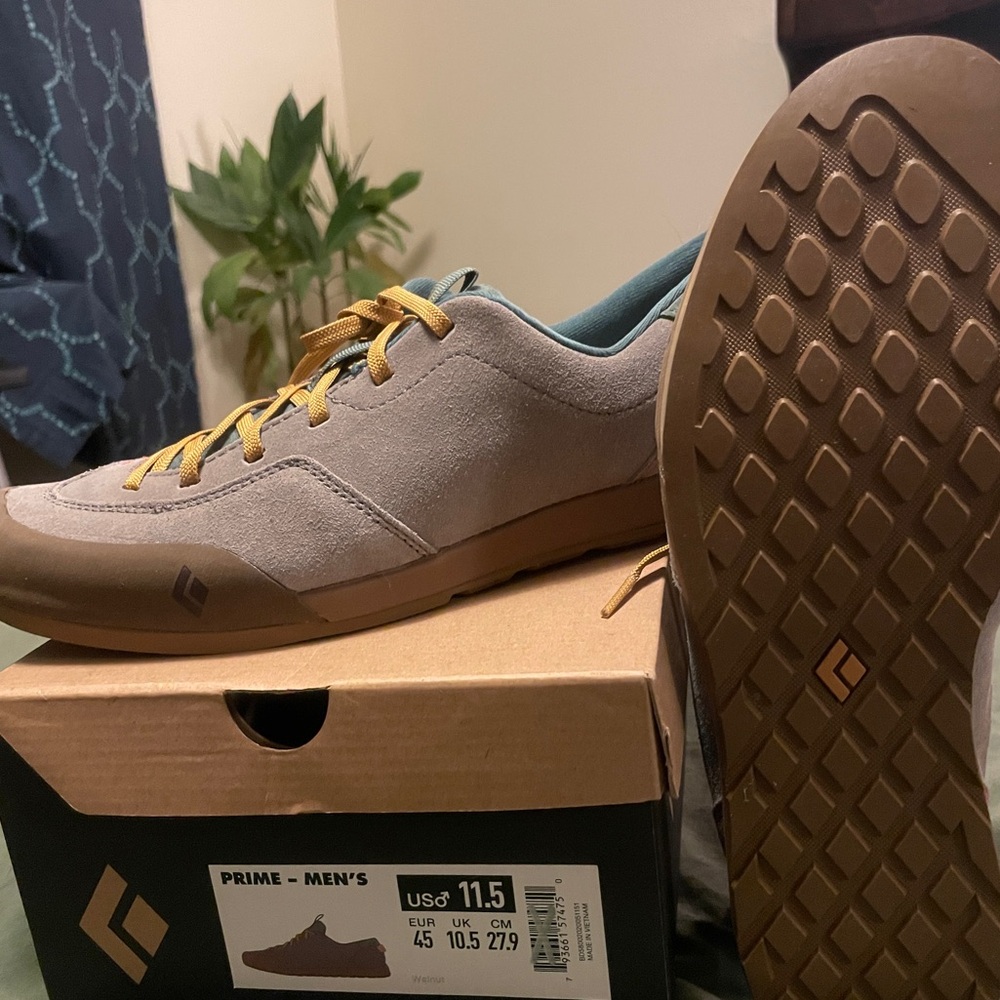 Black diamond men’s prime shoes size 11.5